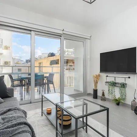 2-br By Finikoudes *