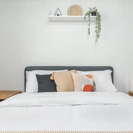 2-br By Finikoudes *