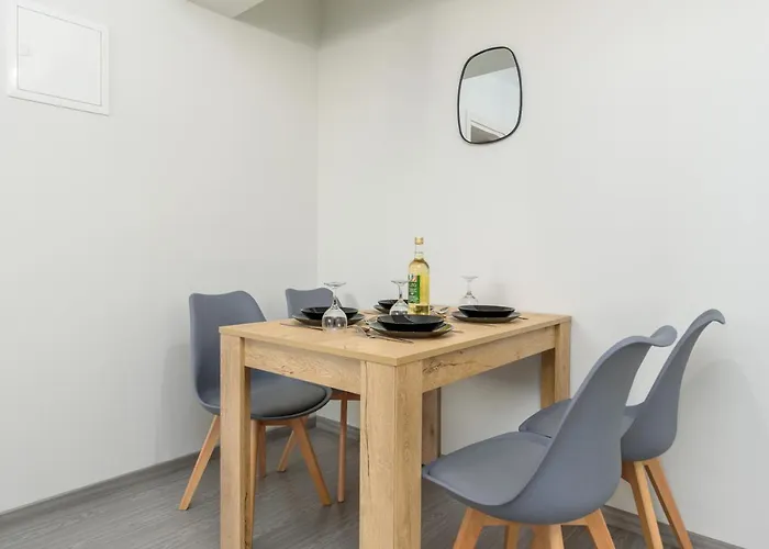 2-br By Finikoudes Apartmán