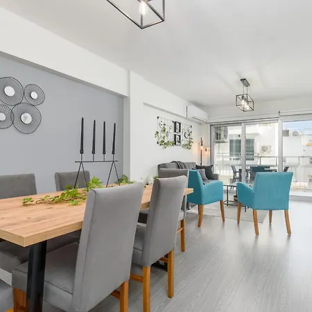 2-br By Finikoudes