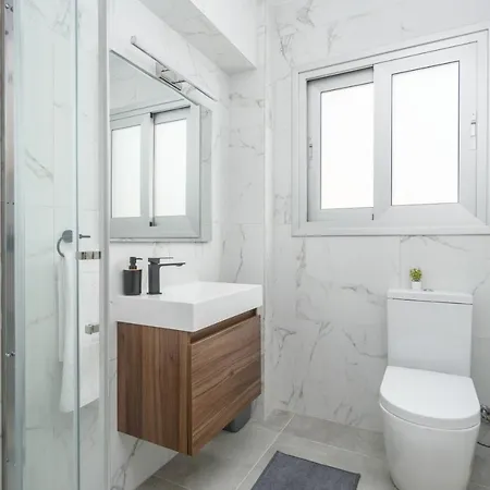 2-br By Finikoudes *