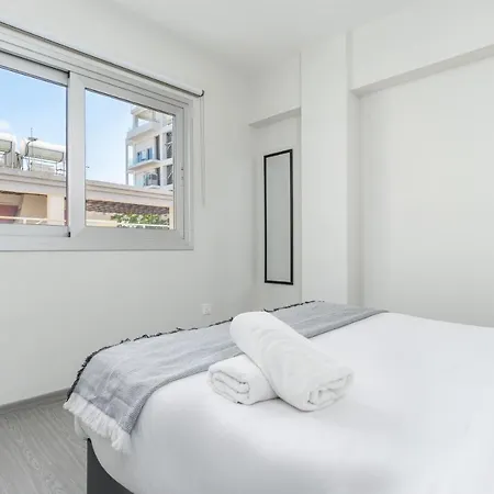 2-br By Finikoudes Apartmán