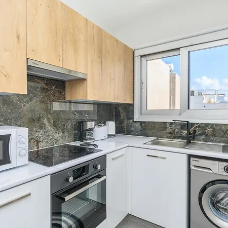 2-br By Finikoudes *