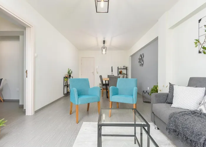 2-br By Finikoudes Апартаменти