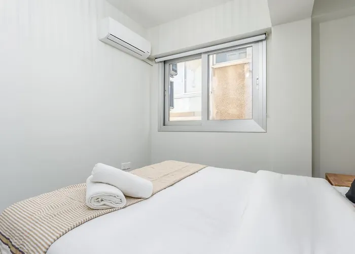 2-br By Finikoudes Апартаменти