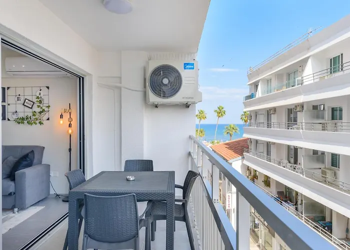 Apartment 2-br By Finikoudes Larnaca