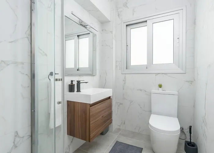 2-br By Finikoudes *