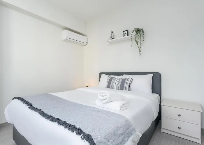 2-br By Finikoudes Apartment *