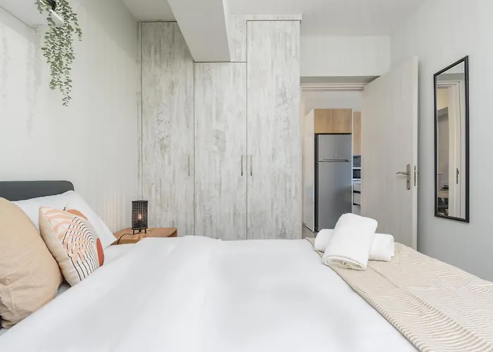 2-br By Finikoudes Apartment Larnaca